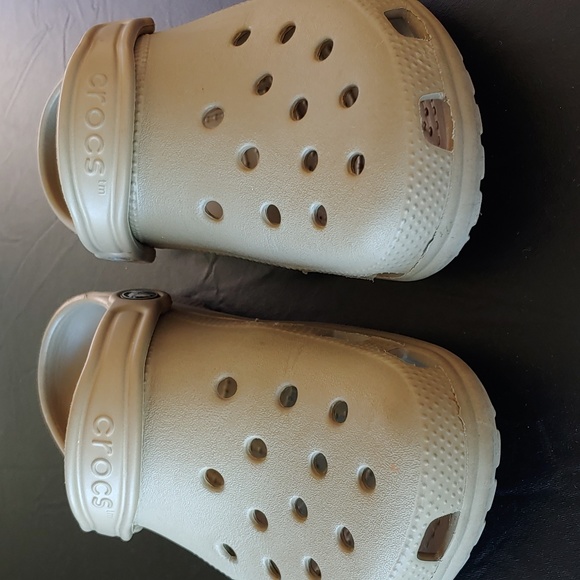 Classic Crocs Size 7 - Picture 2 of 4